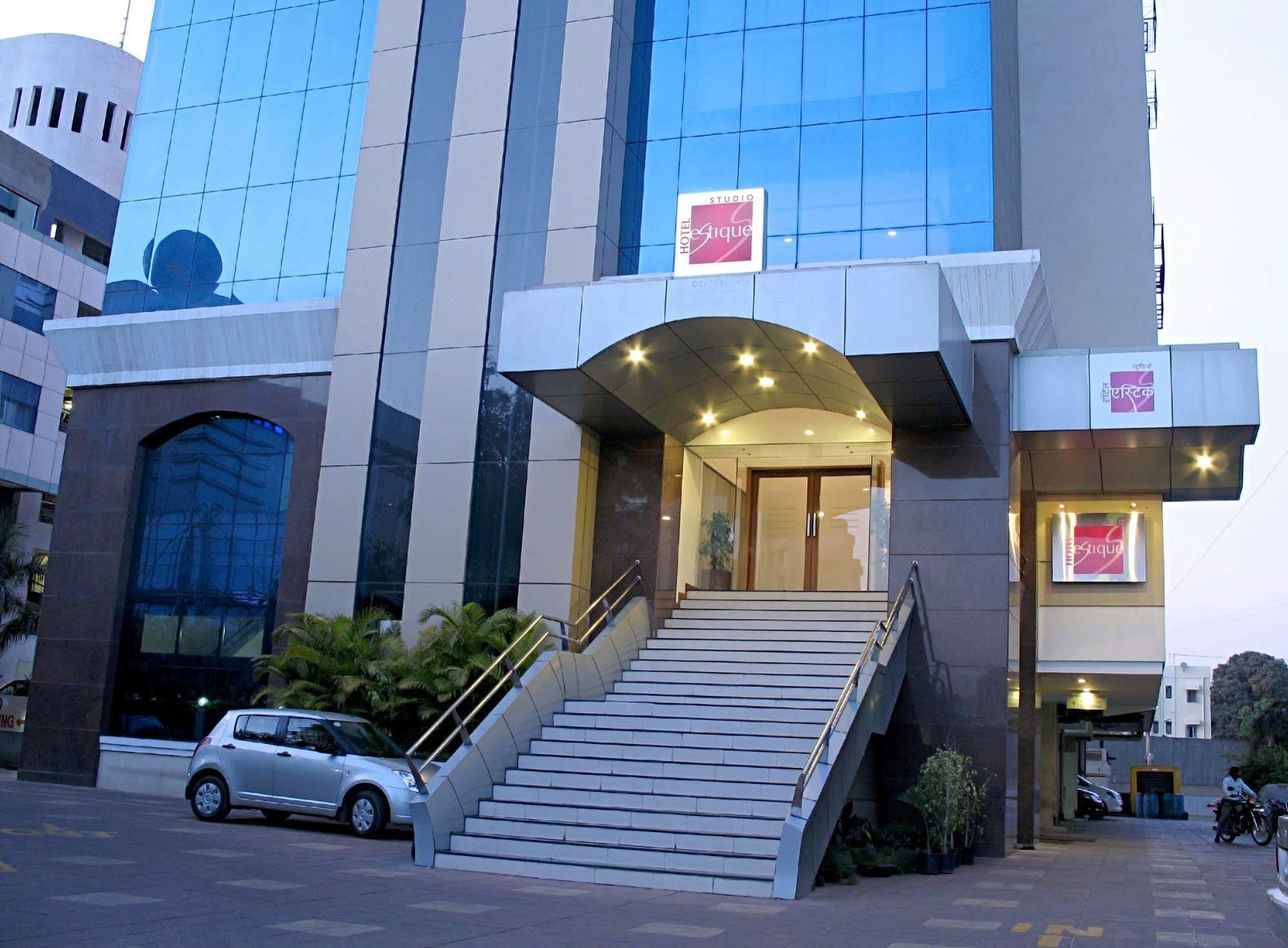 Studio Estique Hotel